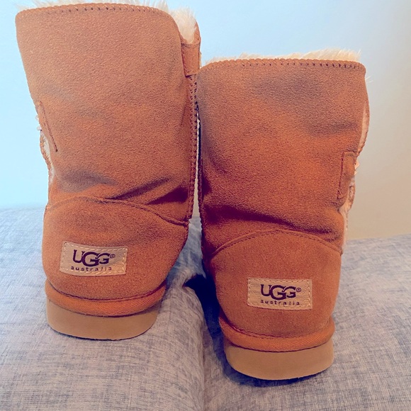 Ugg Boots - Size 39 - Picture 9 of 10